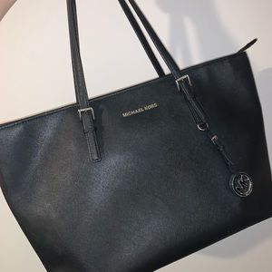 MICHAEL KORS BLACK TOTE Saffiano Leather